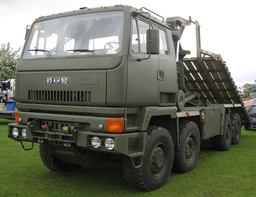 Selain Bedford MT, TNI AD juga menggunakan jenis transporter lain, inilah Leyland DROPS 8x8